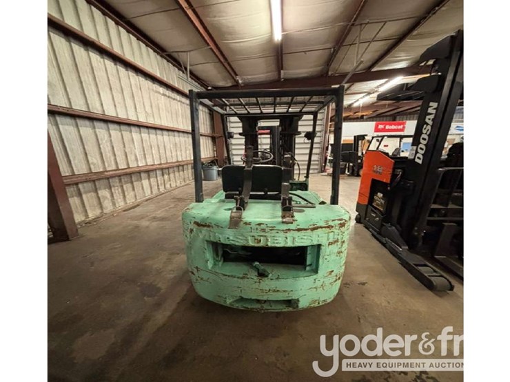 2001-mitsubishi-fgc25-image-2