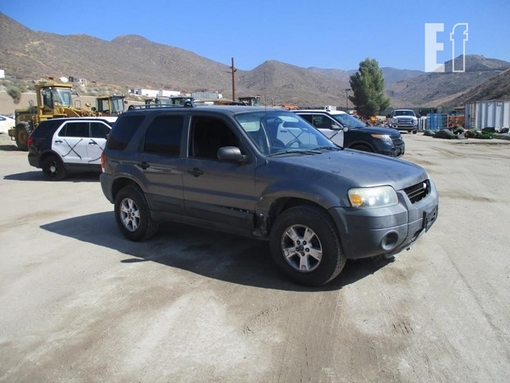 2005-ford-escape-xlt-image-2