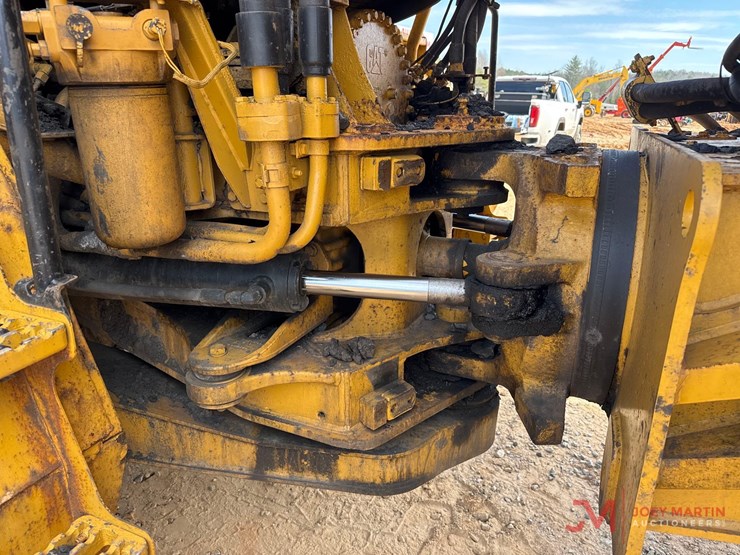 caterpillar-745-image-8