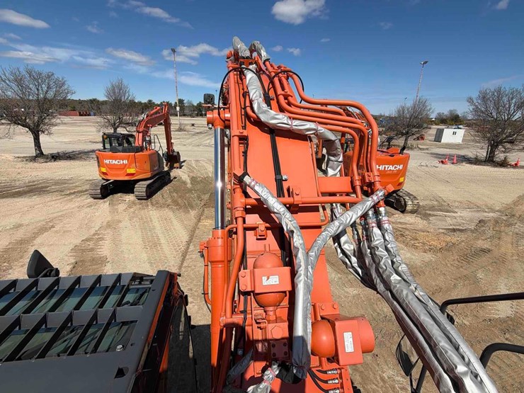 2020-hitachi-zx225usrk-image-22