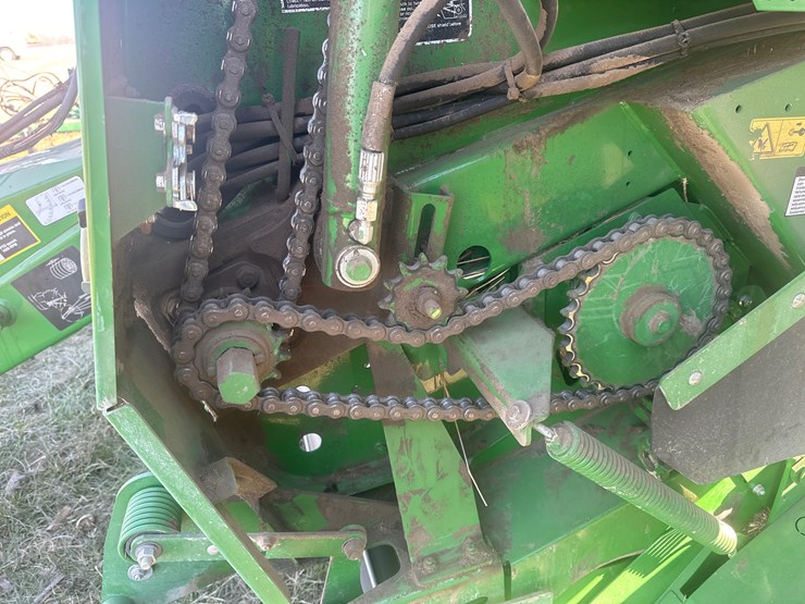 2021-john-deere-560m-image-5