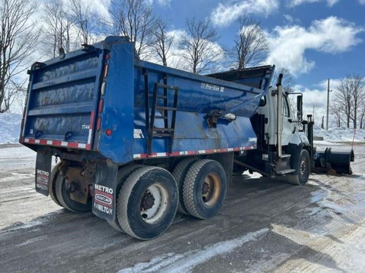 2013-freightliner-108sd-image-4