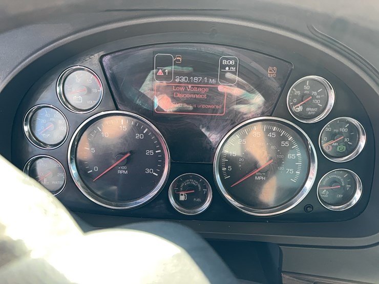 2017-kenworth-t880-image-21