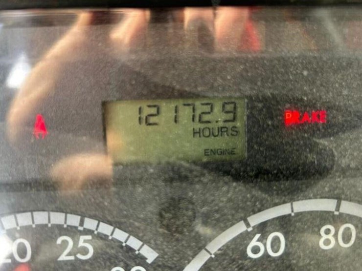 2013-freightliner-108sd-image-10