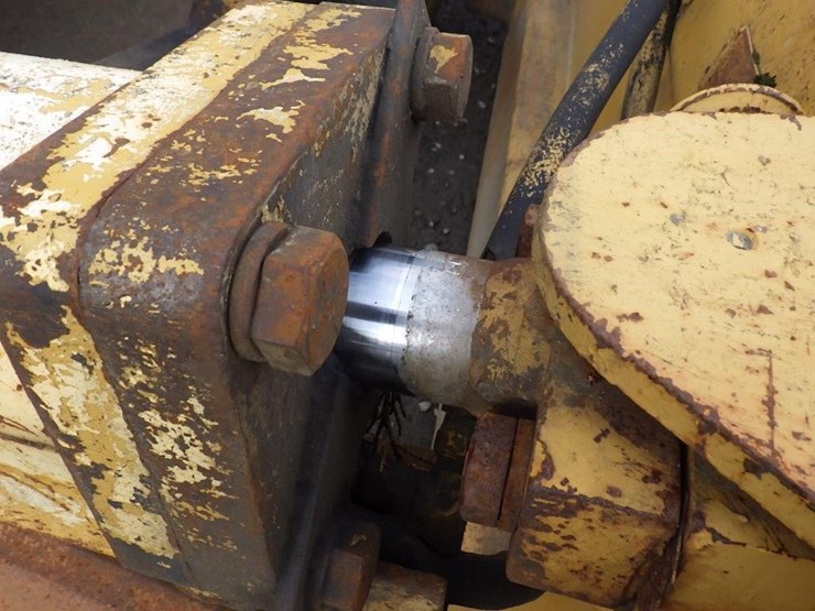 1984-caterpillar-d4e-image-15