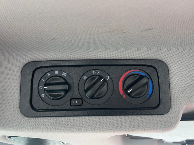 kioti-rx8320-power-shuttle-tractor-with-loader-image-41