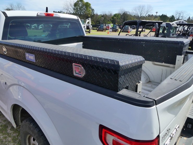 2017-ford-f150-xl-image-8