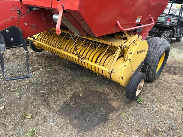 new-holland-br7060-image-3