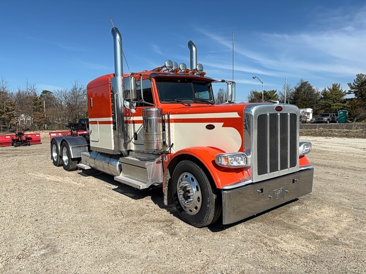 2022-peterbilt-389-image-2