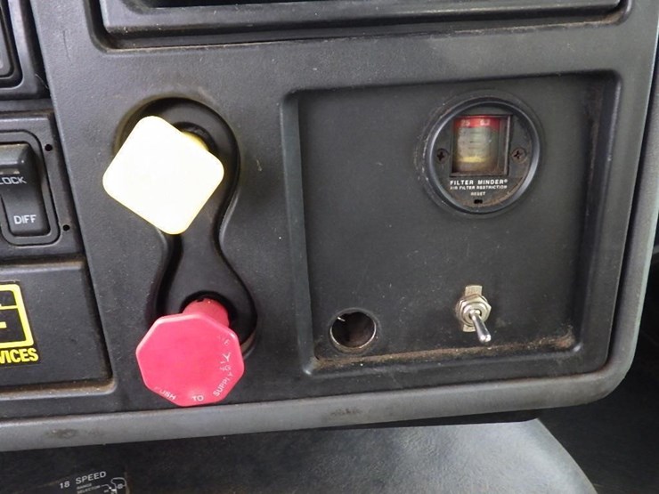 2007-international-7600-image-37