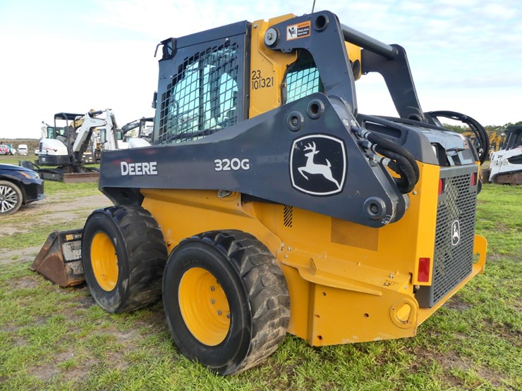2024-deere-320g-image-4
