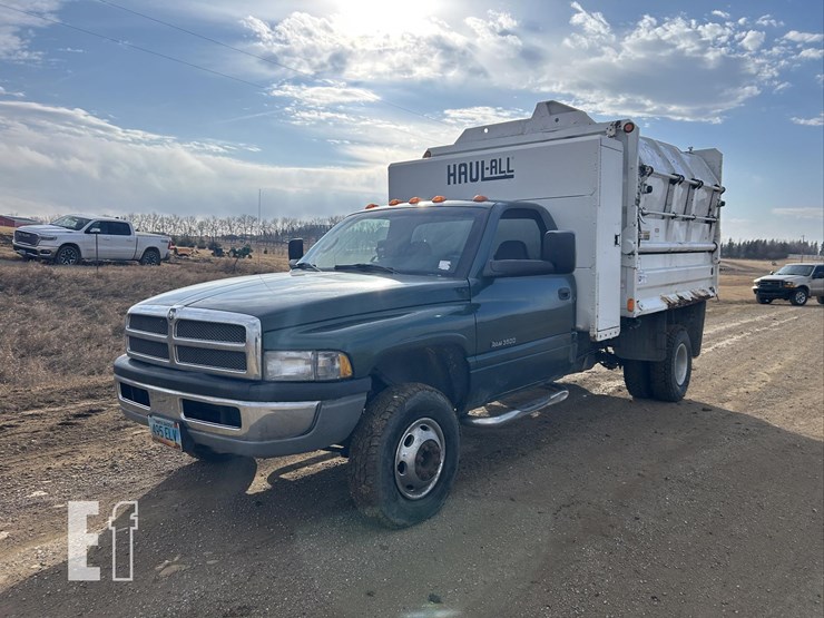 2001-dodge-ram-3500-image-1