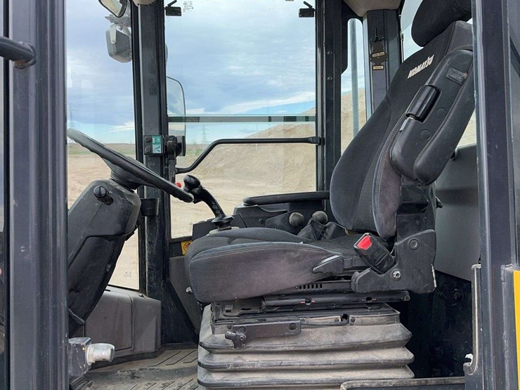 2018-komatsu-wa270-image-37