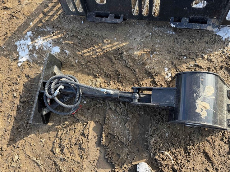 skid-steer-backhoe-image-7