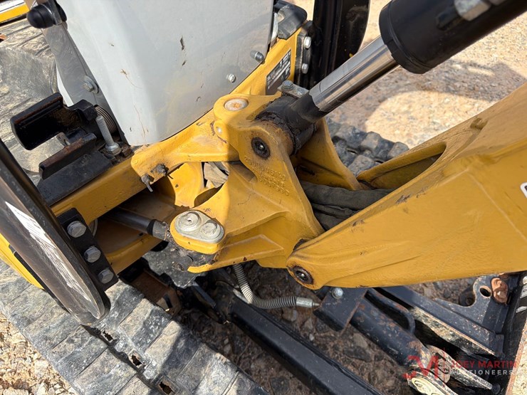 2018-caterpillar-300.9d-image-8