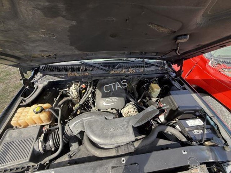 2001-chevrolet-suburban-image-16