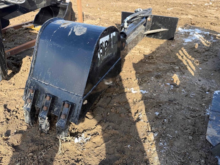 skid-steer-backhoe-image-1