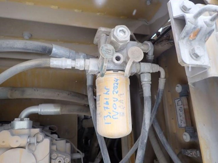 2017-caterpillar-320fl-image-35