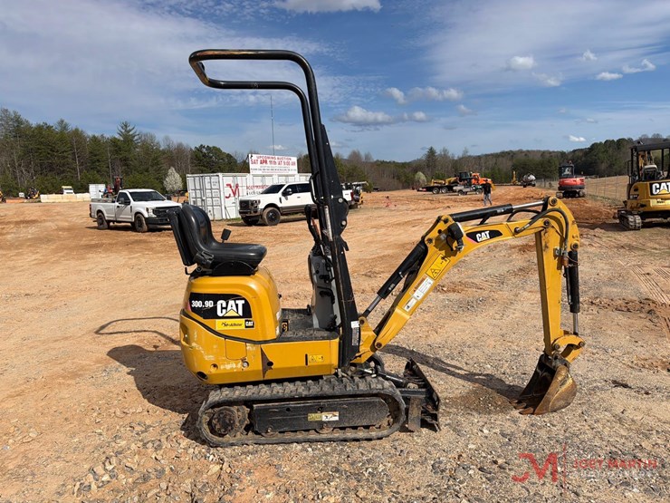 2018-caterpillar-300.9d-image-5
