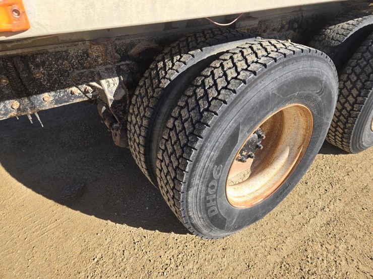 2007-international-7600-image-16