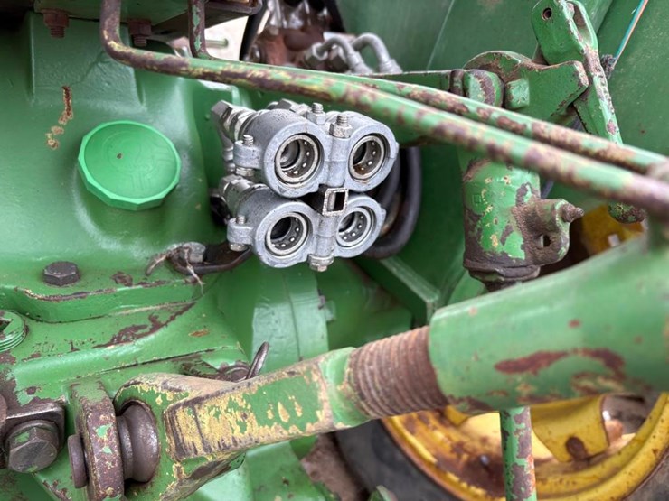 john-deere-2040-image-12