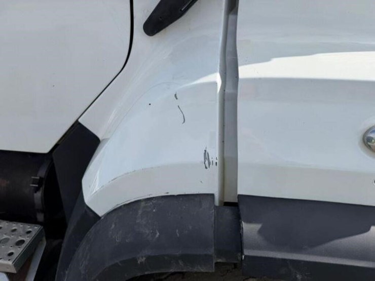 2013-freightliner-108sd-image-72