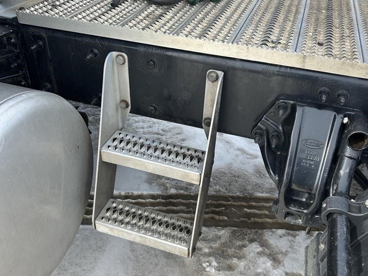 2012-peterbilt-386-image-69