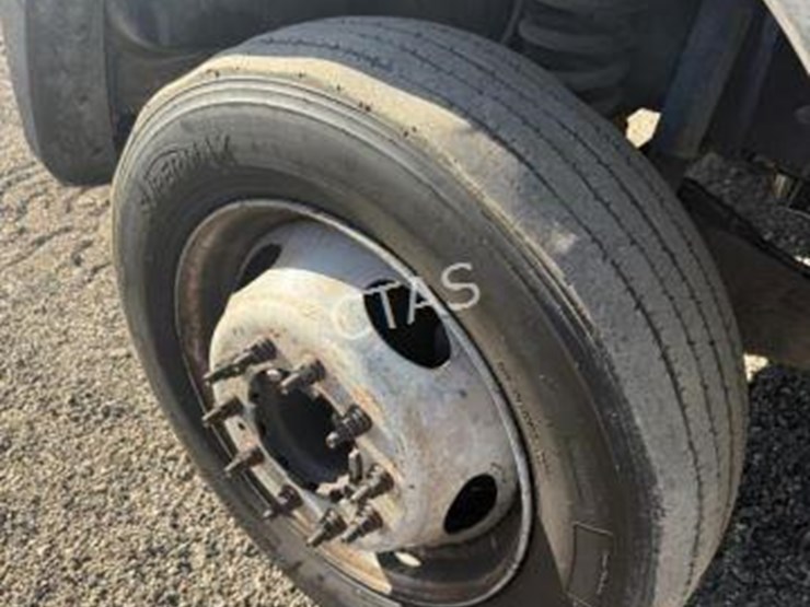 2011-ford-f550-image-24