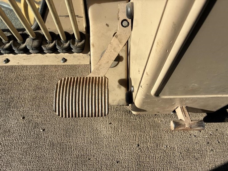 2005-caterpillar-143h-image-28