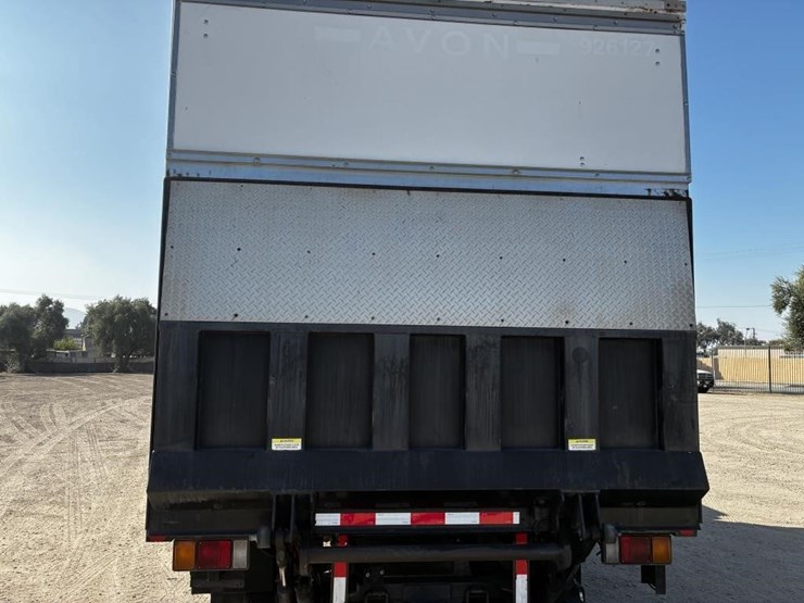 2013-isuzu-npr-image-6