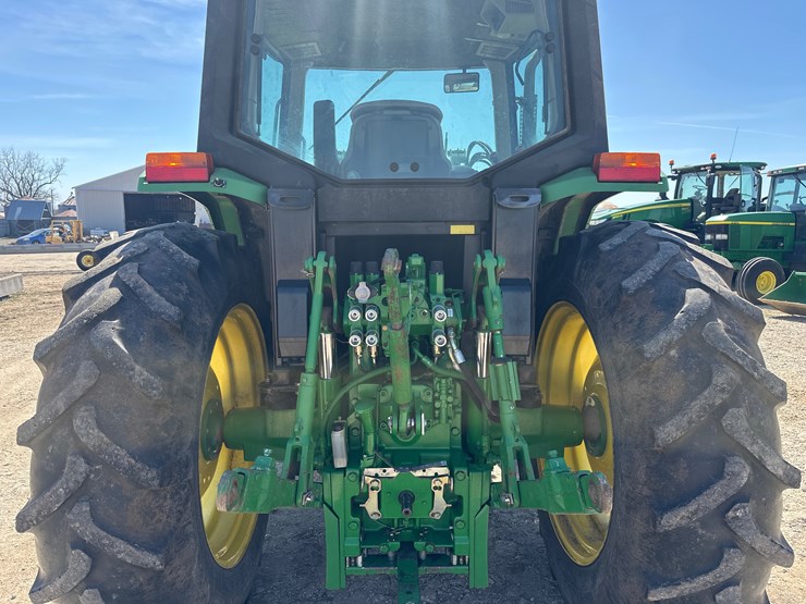 2000-john-deere-6210-image-17