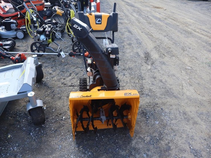 cub-cadet-snowblower-image-3