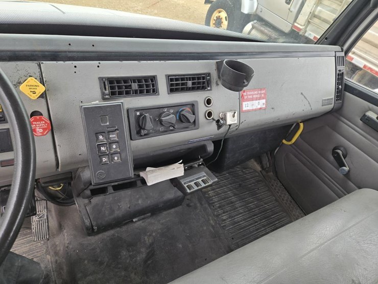 #7926-•-2003-freightliner-fl180-crane-truck-image-24