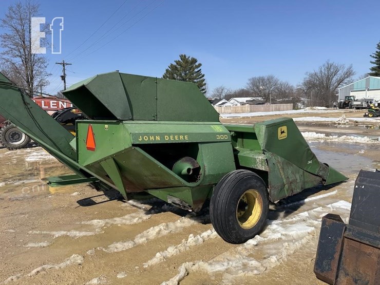 john-deere-300-image-4