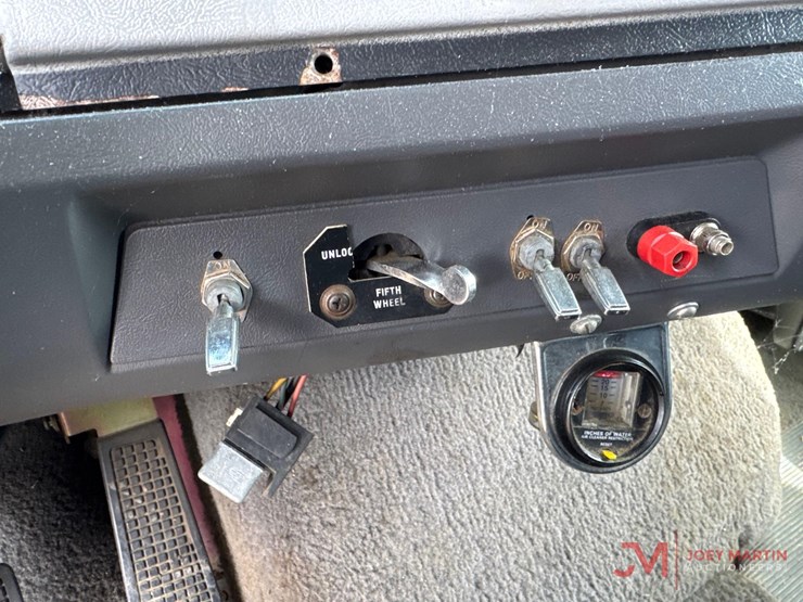 1995-ford-tractor-image-26