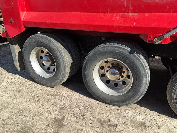 2015-peterbilt-567-image-6