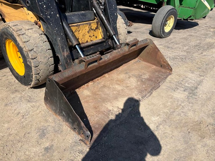 new-holland-lx865-image-5