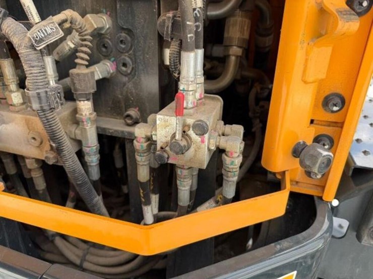 2023-hyundai-hx130a-lcr-image-25