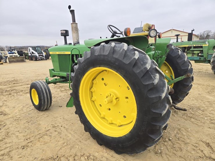 john-deere-3010-image-12