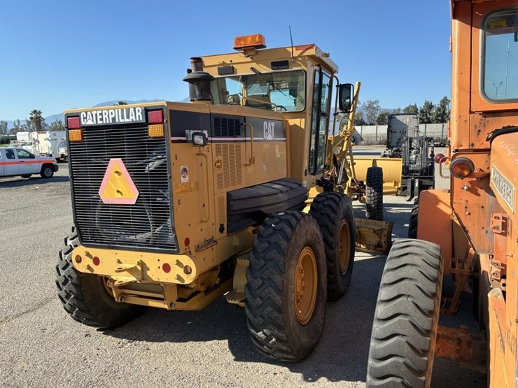 2005-caterpillar-143h-image-4