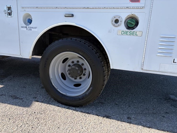 2012-ford-f550-image-5