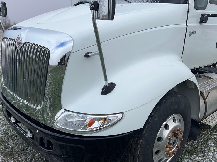 2005-international-8600-image-6