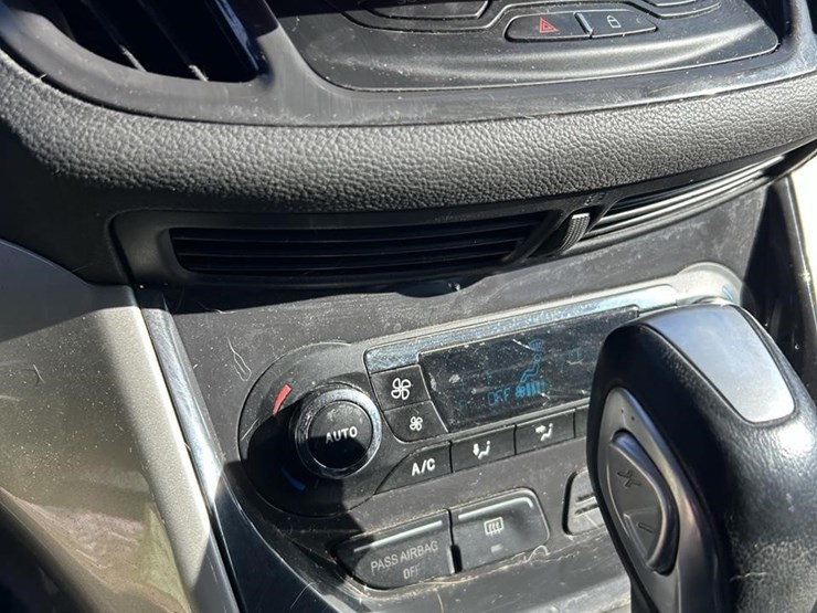 2013-ford-escape-sel-image-18