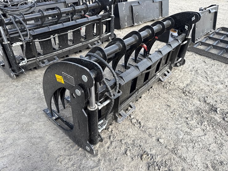 #2089-•-unused-giyi-clg72-72"-skid-steer-curved-log-grabber-inv#-42039-image-1