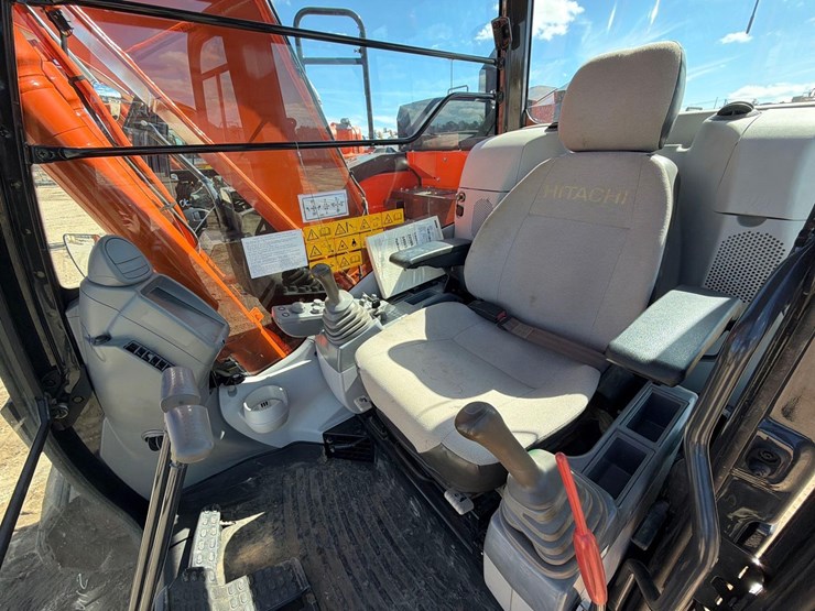 2020-hitachi-zx135us-6-image-24