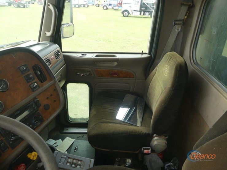 2009-peterbilt-388-image-17