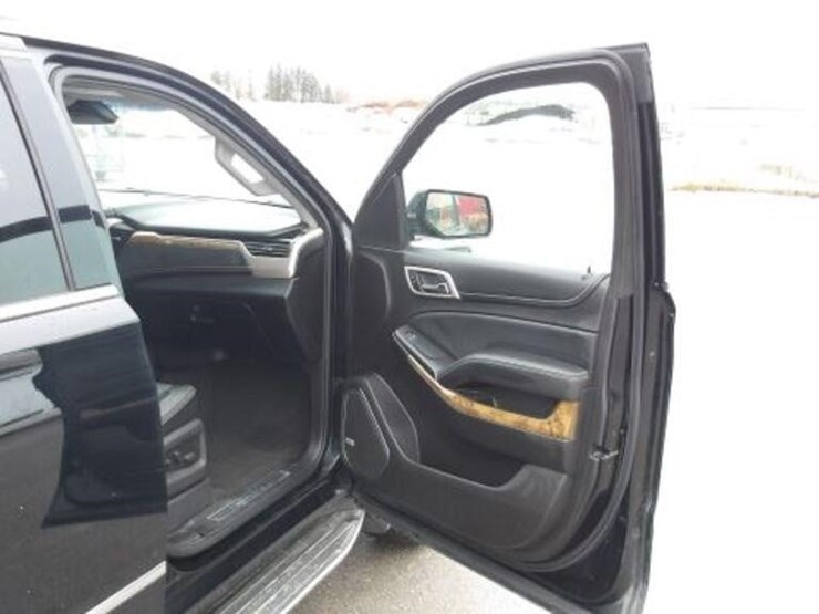 2016-gmc-yukon-denali-image-36