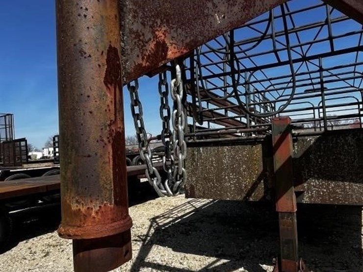 l2--16'-gooseneck-livestock-trailer-image-16