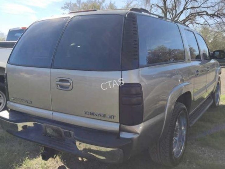 2003-chevrolet-suburban-image-7