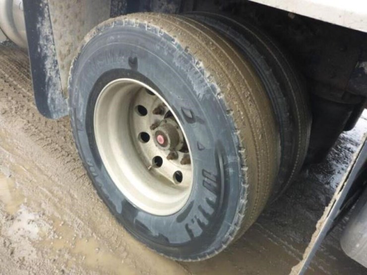 2015-peterbilt-367-image-41